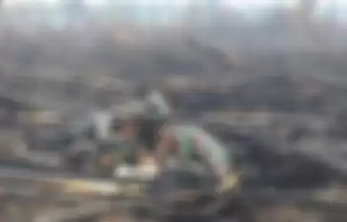 Suka dan duka para Prajurit TNI yang ‘berperang’ melawan kebakaran hutan.