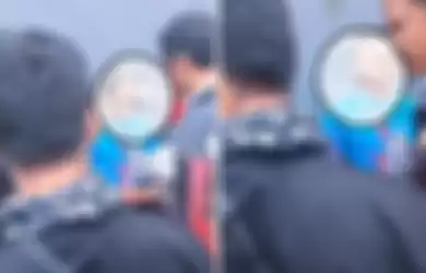 Video yang merekam pria yang dituduk menculik siswa SMA. 