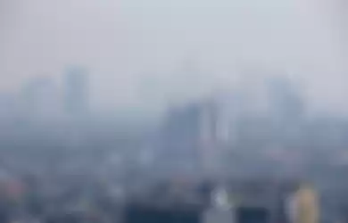 Polusi udara terlihat di langit Jakarta, Senin (3/9/2018). Menurut pantauan kualitas udara yang dilakukan Greenpeace, selama Januari hingga Juni 2017, kualitas udara di Jabodetabek terindikasi memasuki level tidak sehat (unhealthy) bagi manusia.