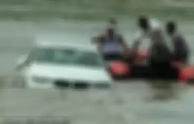 Tak Sesuai Harapan! Pengen Mobil Jaguar Malah dapat BMW, Pemuda ini Buang Hadiahnya ke Sungai!