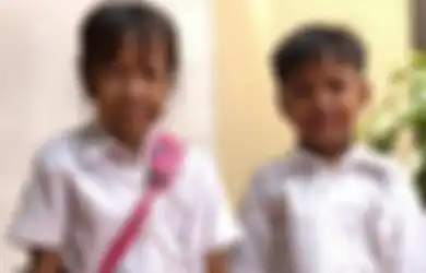 Terlihat Seorang 'Nenek' Masih Sekolah SD, Rupanya Ada Fakta Memilukan di Baliknya