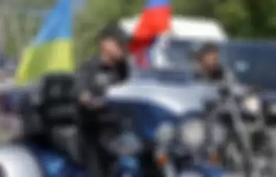 Vladimir Putin doyan naik motor namun tidak pakai helm