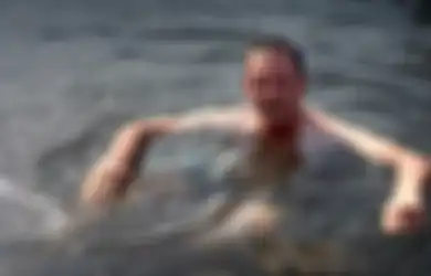 Berenang di Laut, Seorang Jurnalis Tiba-Tiba Tampak Kebingungan dan Hilang Ingatan Begitu Keluar dari Air, Ternyata Ini yang Terjadi