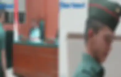 Dituntut Penjara Seumur Hidup dan Dipecat dari Satuan TNI, Prada DP Menangis di Tengah Ruang Sidang