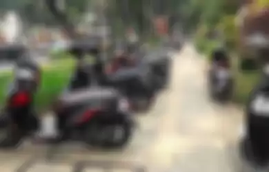 Pejalan Kaki Geram, Pelantikan Anggota DPRD DKI Jakarta Trotoar Dipenuhi Parkir Motor