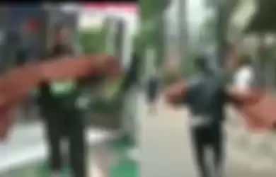 Viral Video Ayah Bopong Mayat Anaknya ke Rumah Duka Karena Ditolak Gunakan Ambulans