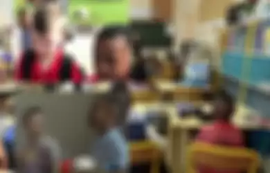 Anak Autis Ini Menangis di Pojokan Saat Hari Pertama Sekolah, Ini yang Dilakukan Anak Lainnya Padanya