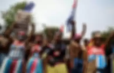 Mahasiswa Papua menggelar aksi demonstrasi di Jalan Medan Merdeka Utara, Jakarta Pusat, Rabu (28/8/2019). Massa aksi menuntut agar rasialisme terhadap rakyat Papua dihentikan dan menuntut pemerintah membuka kembali akses internet di Papua.
