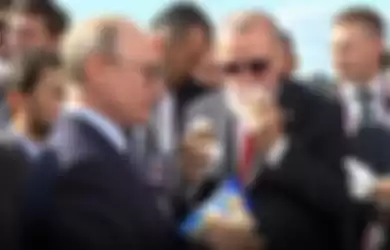 Putin diduga memiliki agen rahasia khusus untuk menjual es krim padanya