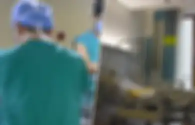 Perawat Ini Mengira Tak Ada yang Memerhatikan Apa yang Dia Lakukan pada Pasiennya, Sampai Ibu dari Pasiennya Tahu dan Lakukan Hal Ini