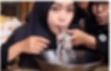 Makan Gurita Hidup, Konten YouTube Ria Ricis Tuai Kritikan: Bagaimana Sains Jelaskan Perasaan Gurita Saat Dimakan Hidup-hidup?