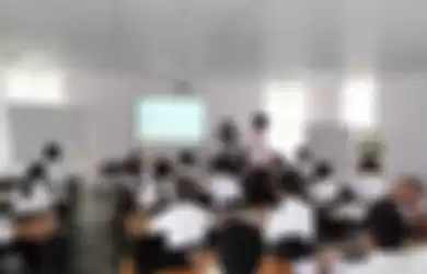 Robot yang sedang mengajar di sekolah India