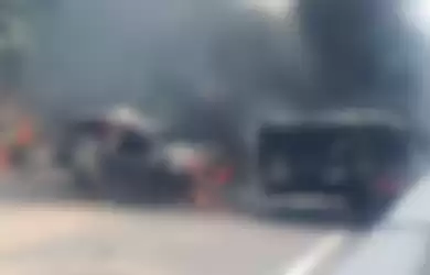 Tragedi kecelakaan beruntun di tol Cipularang, Jawa Barat.