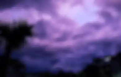 Foto-foto Pemandangan Menakjubkan di Langit Setelah Badai Dorian, 'Kita Dihadiahi Langit Ungu Malam Ini'