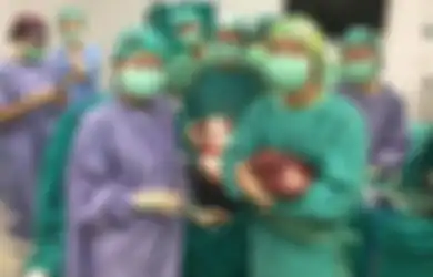 Pria 52 Tahun Mengeluh Sakit Perut yang Sangat Mencekam, Dokter Temukan Tumor yang Sangat Besar dan Merasa 'Senang'
