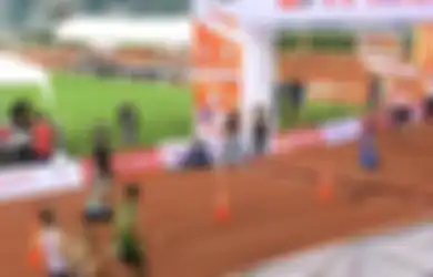 (Video) Tak Peduli dengan Catatan Waktunya, Pelari Ini Pilih Bantu Pelari Lain yang 'Roboh' untuk Sama-sama Mencapai Garis Finish