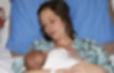 Derita Psikosis Postpartum, Seorang Ibu Merasa Akan 'Dikorbankan' dan Suaminya Akan Selingkuh dengan Perawat, Ini Gejalanya