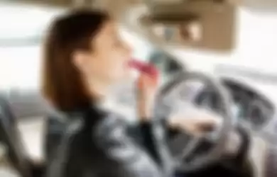 Berbahaya, Jangan Pernah Tinggalkan 5 Barang ini di Dalam Mobil, Mulai dari Botol Plastik Hingga Lipstik!