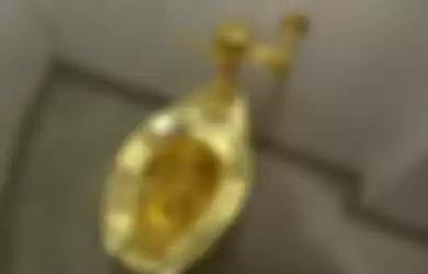 Toilet emas dicuri di istana Inggris.