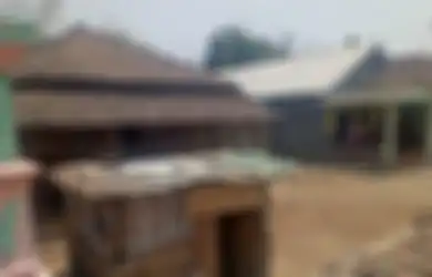Fakta Nenek Renta yang Tinggal di Gubuk Reyot Mirip Kandang di Sragen, 'Cuma Saya Ikat Pakai Tali Rafia'