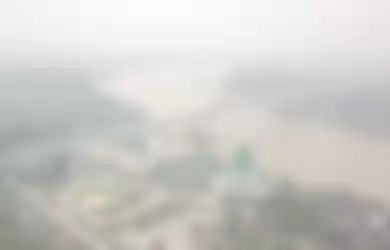 Foto udara menunjukkan kabut asap yang menyelimuti Kota Palangkaraya, Kalimantan Tengah,  Selasa (17/9/2019). 
