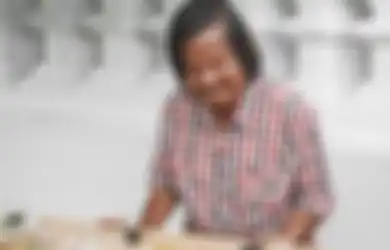 Hidup Sebatang Kara, Nenek Buta Ini Berjualan Roti demi Bertahan Hidup, Namun Malah Sering Dicuri Karena Tahu Dia Buta