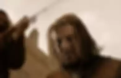 Adegan eksekusi karakter Ned Stark di serial Game of Thrones yang diperankan oleh Sean Bean