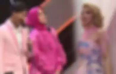 Barbie Kumalasari meninggalkan acara saat Fairuz A Rafiq dan Sonny Septian di atas panggung