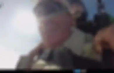Kakek 97 Tahun Lakukan Aksi Terjun Payung, Pangeran Charles Sampai Dibuat 'Malu'