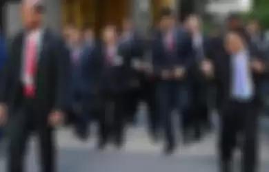 Wapres Jusuf Kalla bersama rombongan memilih berjalan kaki menuju markas PBB New York.