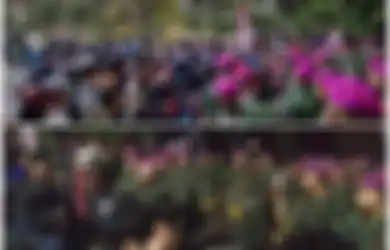 Ini Foto dan Video Korps Baret Ungu yang Berhasil Redam Amarah Massa, Sejukkan Suasana Demo yang Sempat Ricuh!