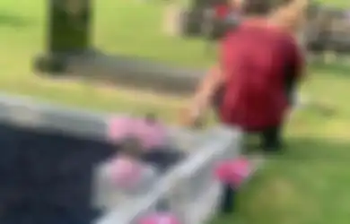 Memilukan, Potret Saat Kakak Laki-laki Berusaha Menjelaskan Adik Perempuannya Bahwa Saudaranya Sudah 'Aman' dan 'Tidak Ada yang Mengganggunya'
