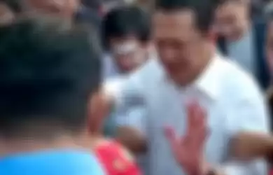 Perih! Ketua DPR RI Bambang Soesatyo Menangis Terkena Gas Air Mata