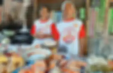 Rajin Kumpulkan Uang Koin dari Jualan Angkringan, Pasangan Suami Istri Berhasil Bayar Sekolah 3 Anaknya dengan Uang Koin