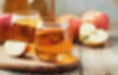 Ilustrasi manfaat minum cuka apel
