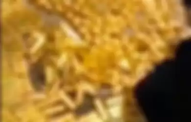 Korupsi Sejak 2012, Polisi Tiongkok Terheran-heran Setelah Gerebek Rumah Pelaku, Temukan Emas Berkarung-karung Seberat 13,5 Ton