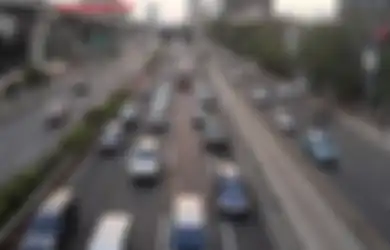 Saking Tak Mau Ditangkap Polisi, Dengan Tangan Diborgol ke Belakang Pencuri Ini Berhasil Bawa Kabur Mobil Polisi, Begini Akhir Kisahnya