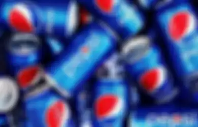 Minuman Pepsi kemasan kaleng.