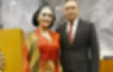 Krisdayanti dan Raul Lemos saat pelantikan anggota DPR RI.