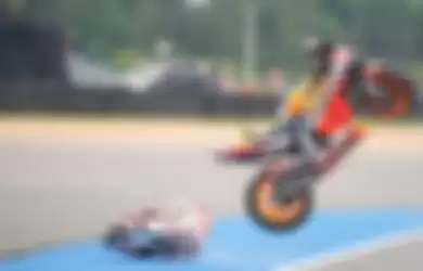 Crash Marc Marquez di FP1 MotoGP Thailand