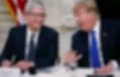 Tim Cook dan Donald Trump