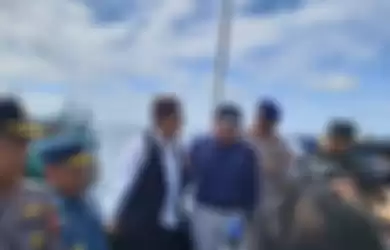 Menteri Kelautan dan Perikanan Susi Pudjiastuti saat penenggelaman kapal di Perairan Tanjung Datuk, Kalimantan Barat, Minggu (6/10/2019)