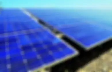 Panel surya salah satu pemanfaatan energi alternatif, matahari.