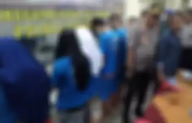 Jaringan Prostitusi Internasional Dibongkar, Tawarkan Cewek Pakai Mobil Keliling. 