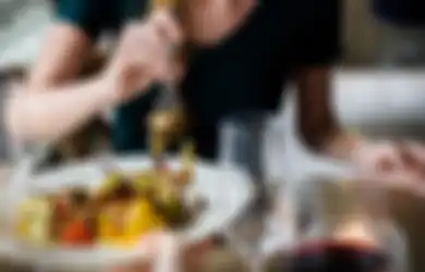Jika Masih Suka Makan Tengah Malam Sebaiknya Segera Tinggalkan, Berat Badan hingga Mimpi Buruk Bisa Jadi Risikonya