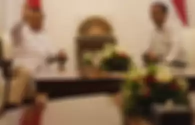 Presiden Joko Widodo (kanan) melakukan pertemuan dengan Ketua Umum Partai Gerindra Prabowo Subianto (kiri) di Istana Merdeka, Jakarta, Jumat (11/10/2019).