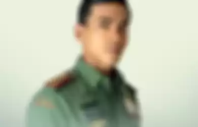Dian Sidik saat memerankan sosok Wiranto dalam film Di Balik '98