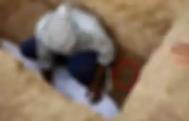 Warga Probolinggo Gempar, Seorang Anak Bongkar Makam Ibunya dan Bawa Pulang Jasadnya Karena Alasan Ini