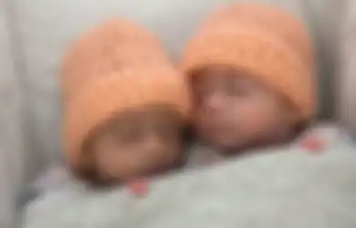 Bayi Kembar Lahir Prematur Seukuran Botol Minuman Soda, Beginilah Kondisinya Setelah 6 Minggu Dirawat Intensif di Rumah Sakit