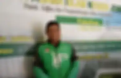 Tertatih-tatih Bayar Kuliah, Driver Ojek Online Ini Tiap Kuliah Pakai Jaket Ojol hingga Lulus S2 Cum Laude
